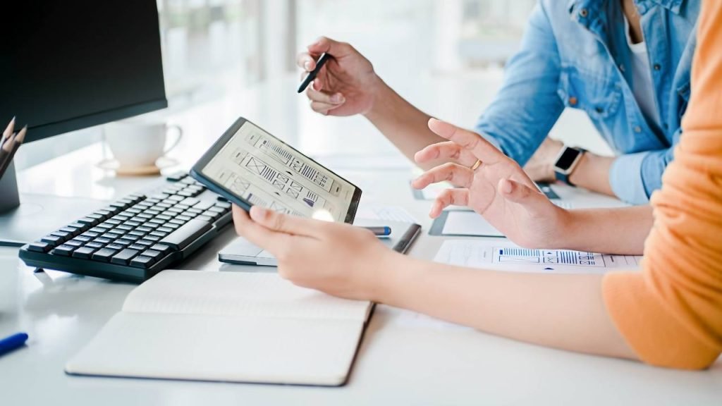 Challenges Of Managing SEO and Graphic Design In-House - Freelancers Hub
